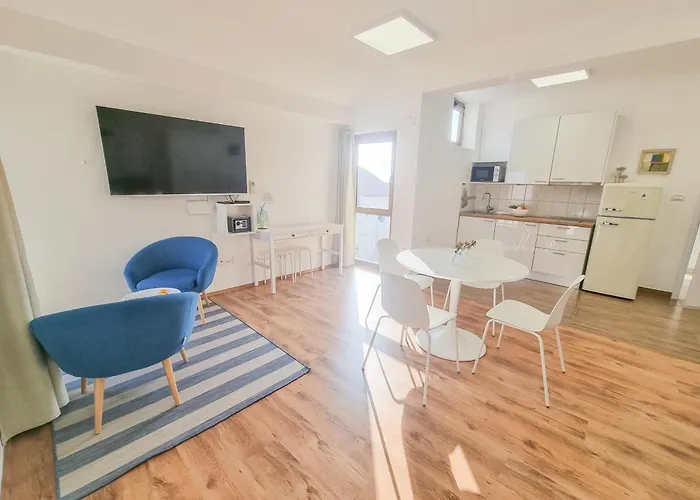 Apartment Seafront Umag Center Old Town Seaview 4